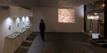 Innenansicht Blinzelbar Platanenfarbenjahr Farbordnungsfelder Videoprojektion